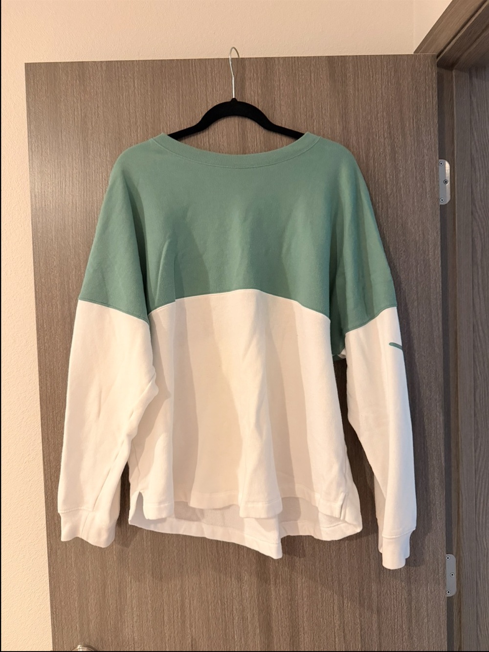 Victoria’s Secret PINK Colorblock Crewneck in XL - Picture 2 of 5